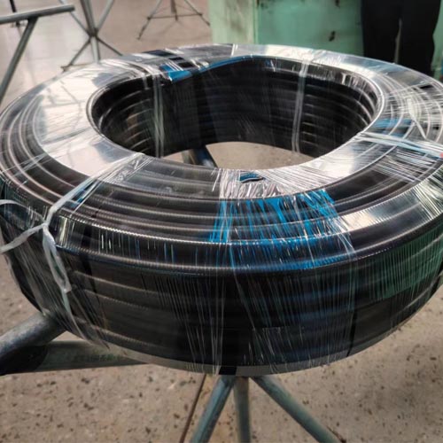 Hyraulic hoses are engineered to handle high-pressure fluid transfer in the most demanding industrial environments. Built to deliver durability, flexibility, and leak-free performance, they are ideal for a wide range of heavy-duty applications.