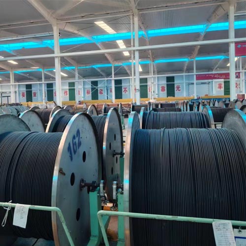 Designed to perform under extreme temperatures, heavy loads, and abrasive conditions, our hydraulic hoses offer superior resistance to wear, weather, and corrosion—making them perfect for construction, mining, and offshore operations.