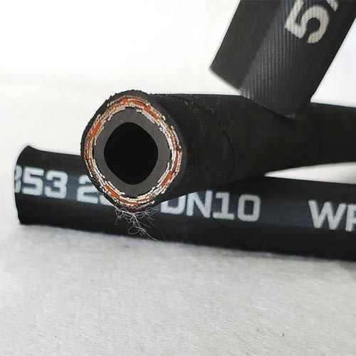 Hydraulic hoses play a critical role in transferring energy from the power unit to the actuator. Our hoses ensure consistent flow and pressure, enabling precise movement and control in complex hydraulic systems.