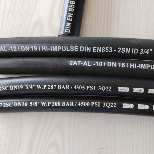 Used in sectors like agriculture, construction, petroleum, and marine industries, our hydraulic hoses support a variety of functions including lifting, drilling, digging, and transporting.